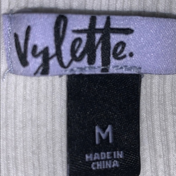 White top - Picture 2 of 2